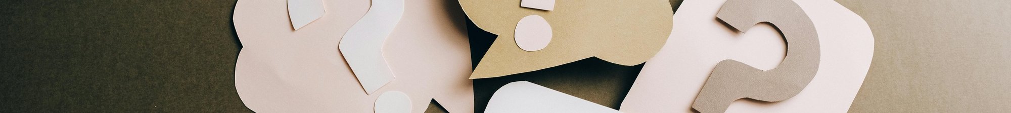 Fragezeichen und Papier